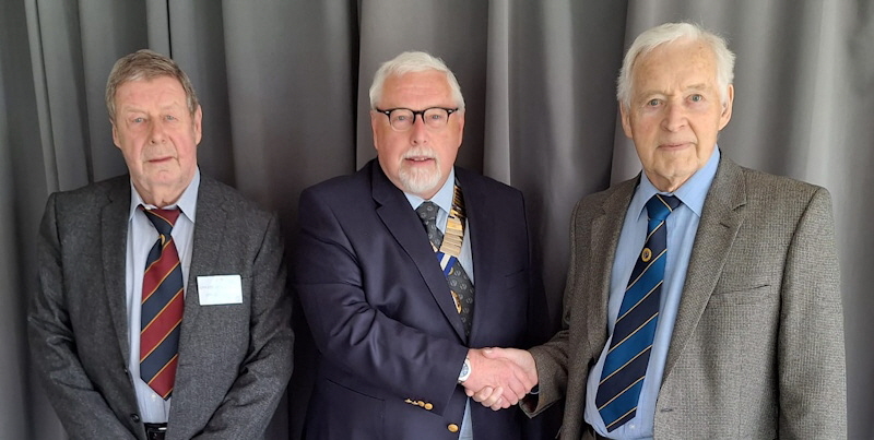 Trevor Carter (r) hands over to Paul Gillyon (c) and Steve Foster (l) 2025-04-09 800